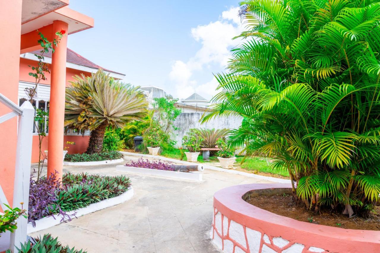 Shields Negril Villas Екстер'єр фото