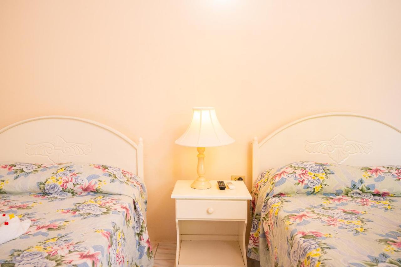 Shields Negril Villas Екстер'єр фото