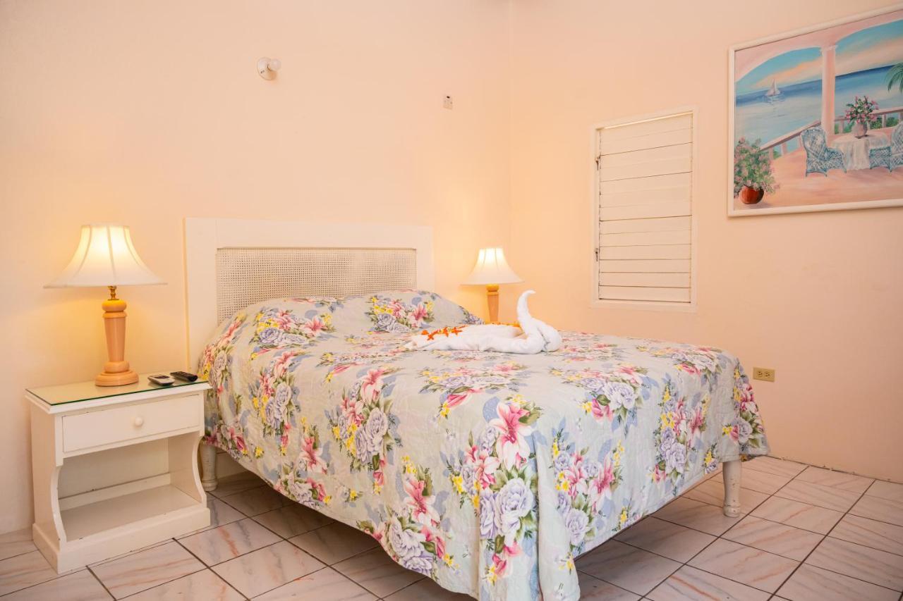 Shields Negril Villas Екстер'єр фото