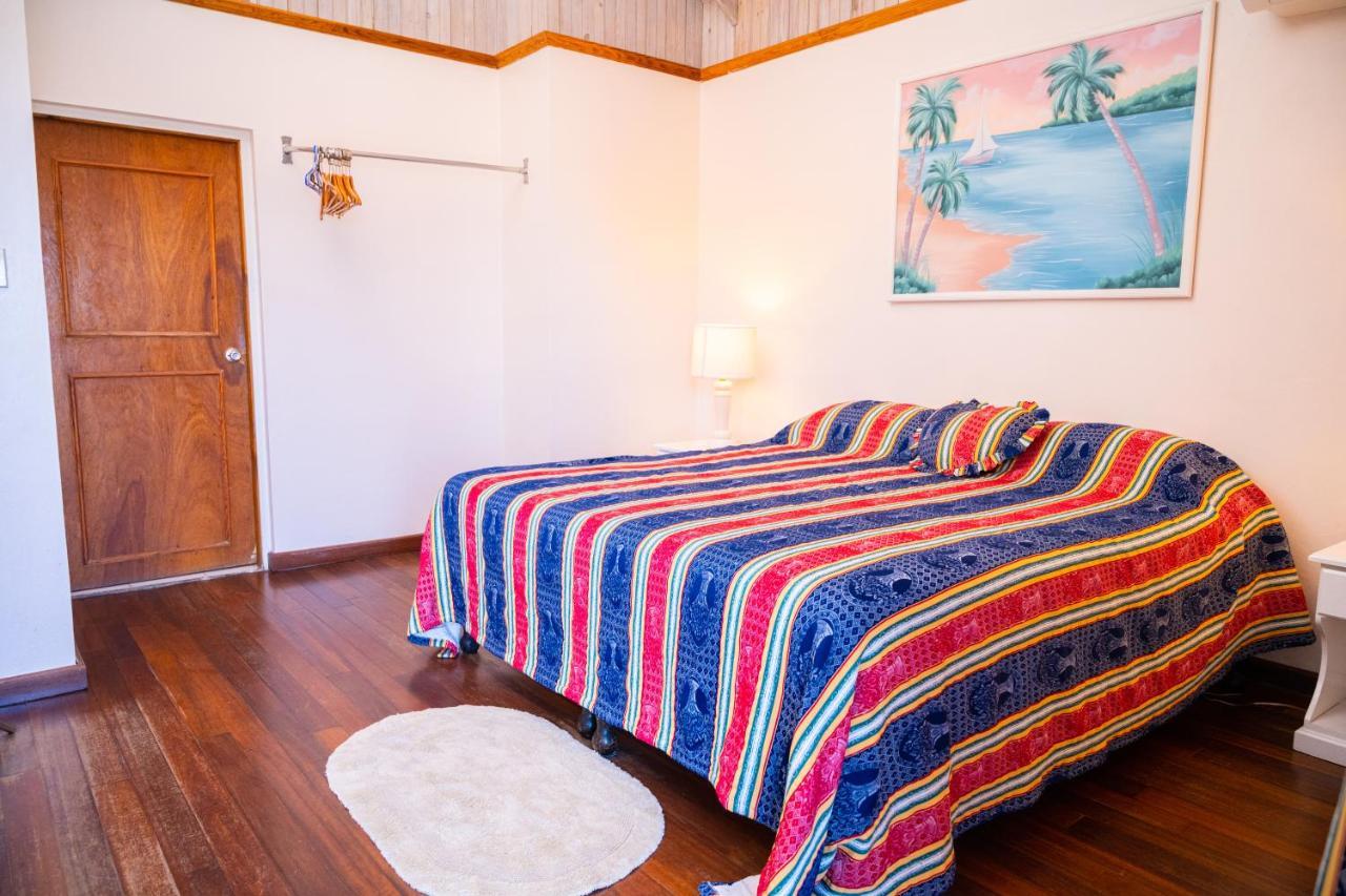Shields Negril Villas Екстер'єр фото