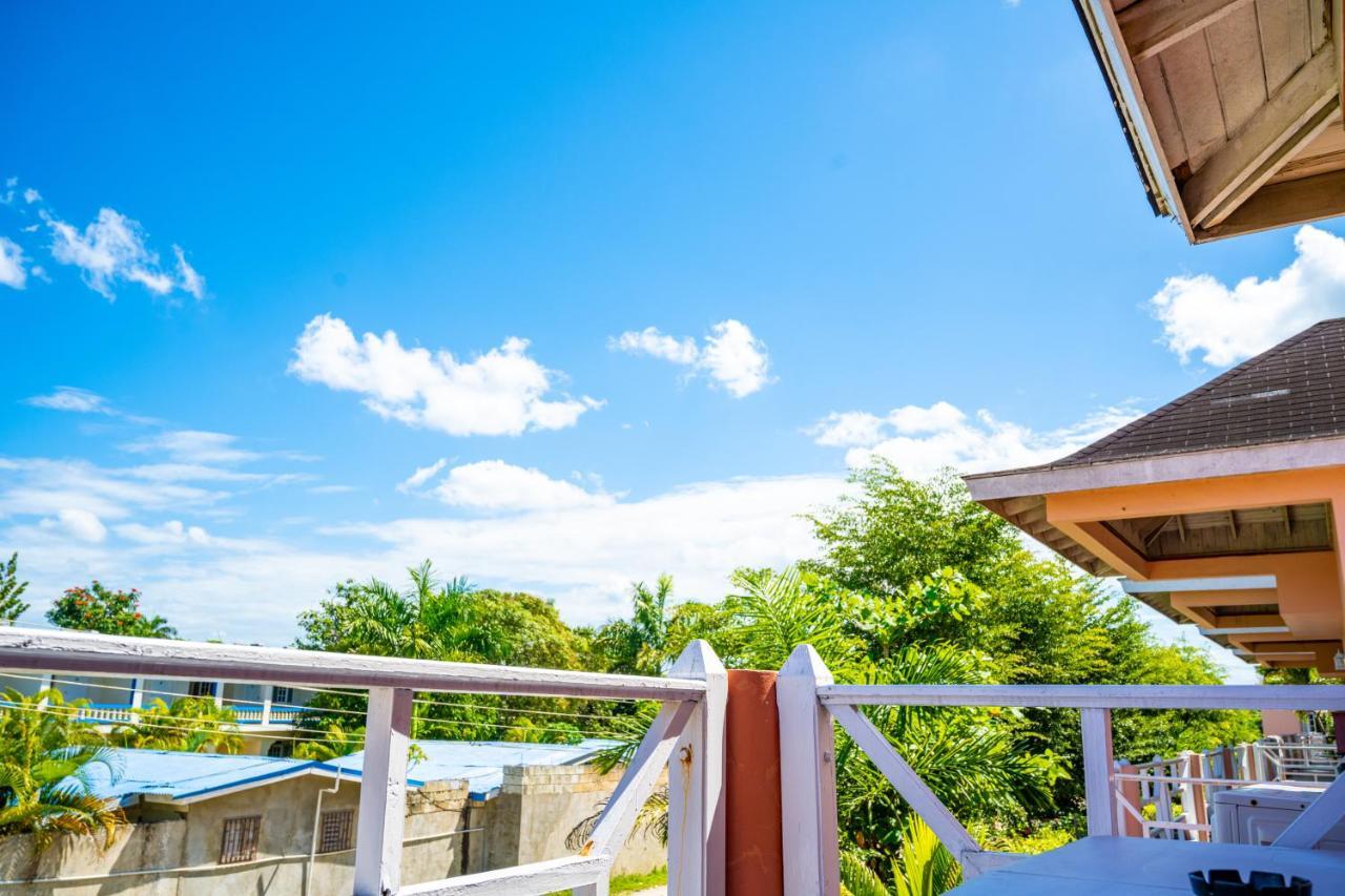 Shields Negril Villas Екстер'єр фото