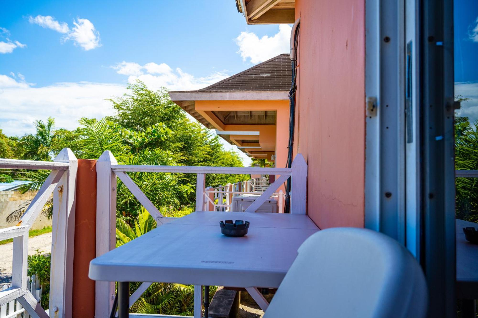 Shields Negril Villas Номер фото